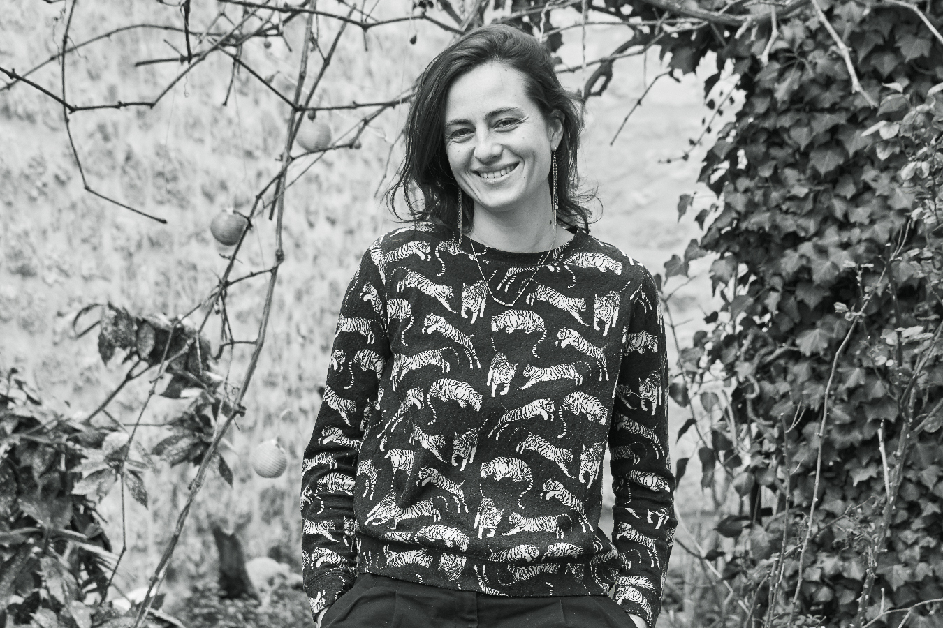 Portrait de Solène Ortoli, décoratrice, scénographe, plasticienne et paysagiste.