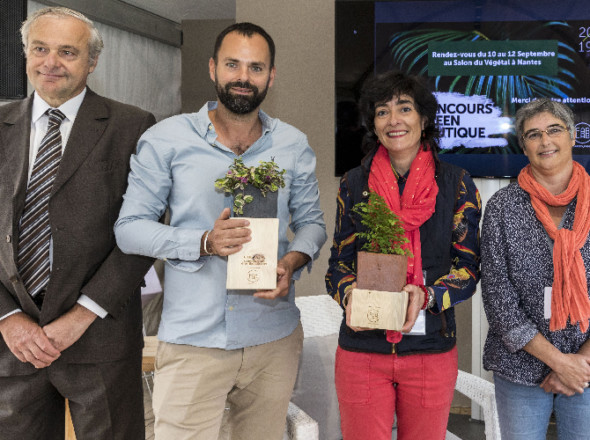 Remise du prix du Green Boutique 2019, à Yann Chouquet, l'œil végétal à Lyon et une mention spéciale pour la jardinerie Hortelli à Angers.