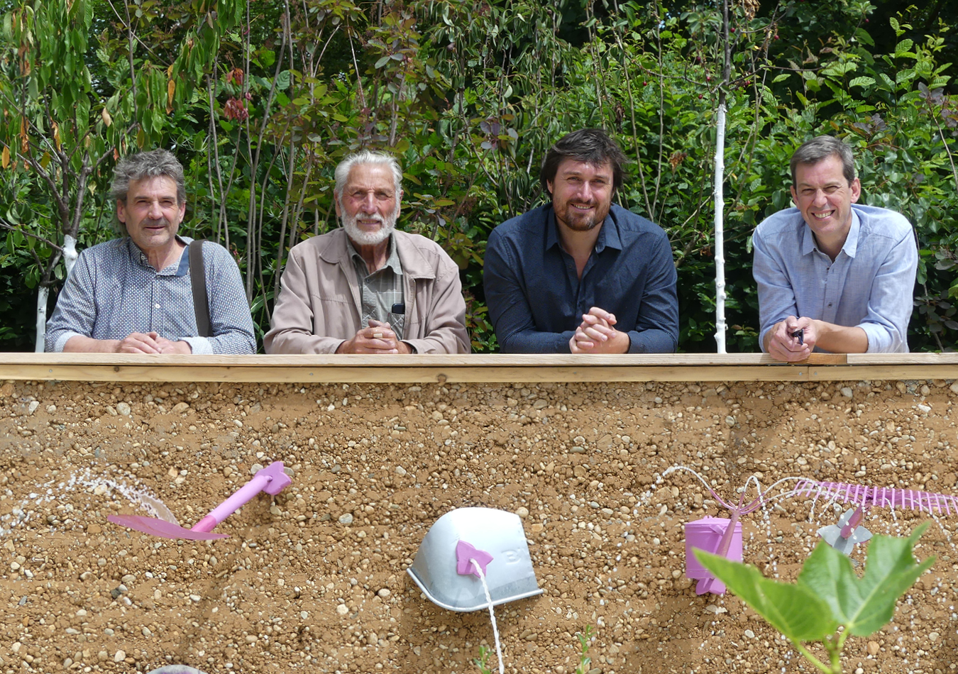 L'équipe de concepteurs du jardin La source de vie, parrainé par Garden_Lab, Festival des jardins de Chaumont-sur-Loire.