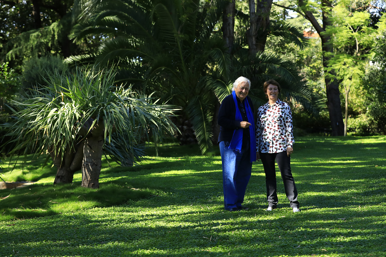 Jean Mus et Marina Picasso dans la jardin de la villa La Californie. Garden_Lab#11